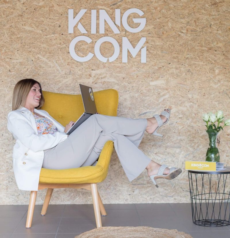 Agency King Com - agency-king.com - Lindsay Jenart - graphisme impression sites web charte graphique - photo 45